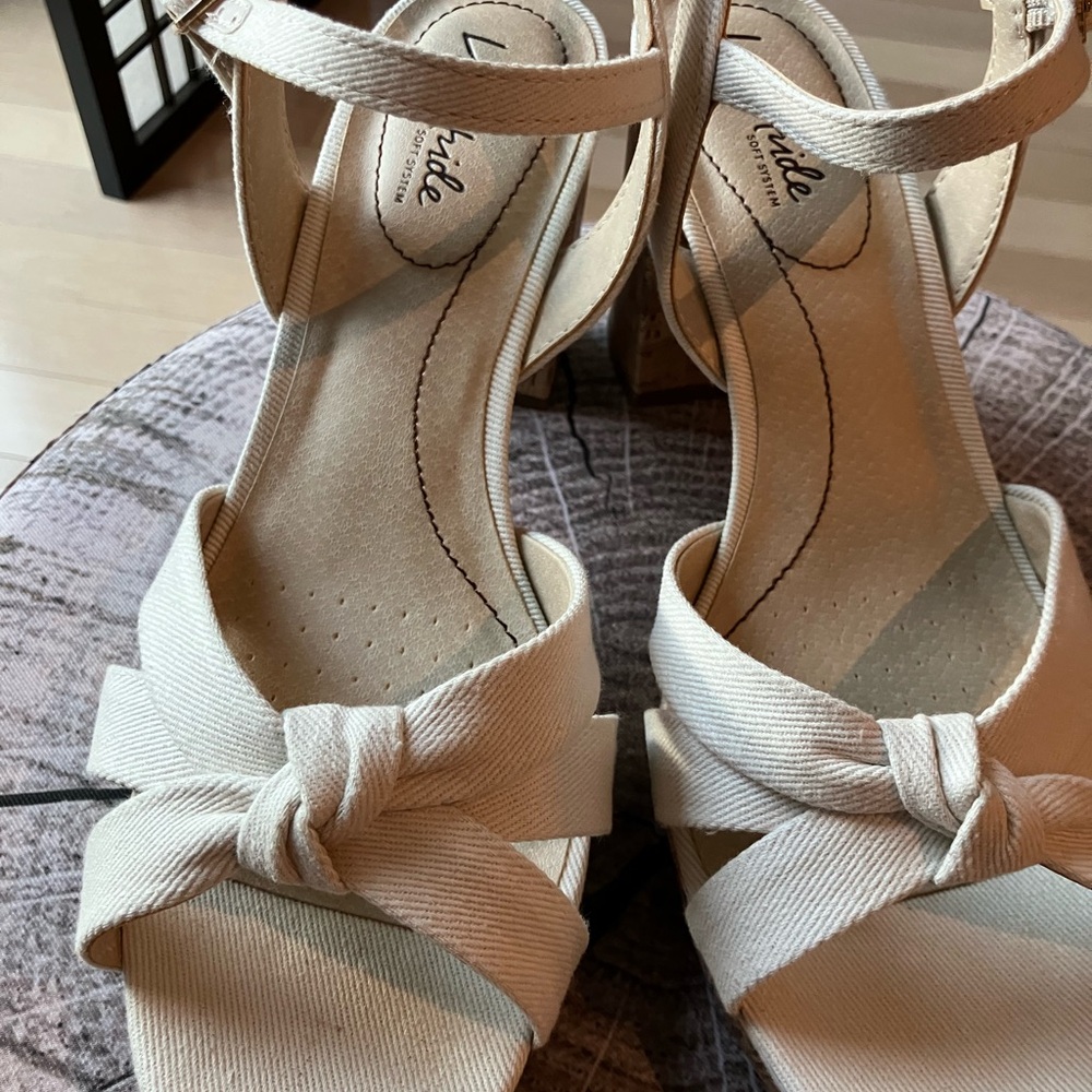 Like new size 11 Lifestride Lucky heeled sandal - Picture 2 of 9